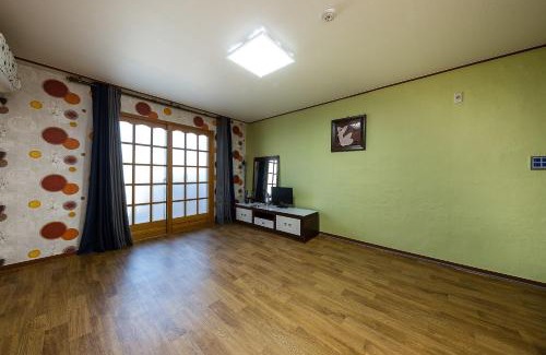 Seolcheon-myeon House | Muju Snow Valley Pension