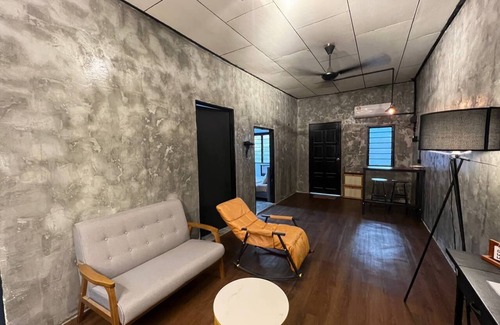 Lubok Buaya House | Mulan Guest House