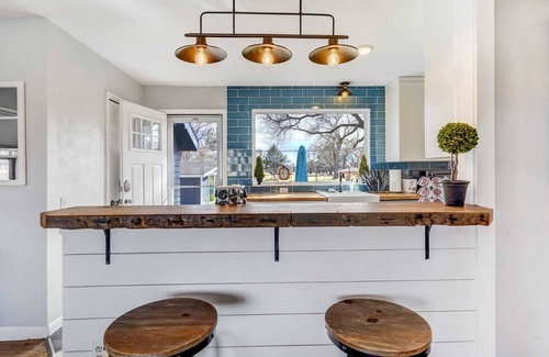 East Colorado Springs House | Mulligan Magic! Putting Green & Hot Tub & Fire Pit