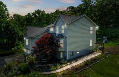 Front Royal House | Multi-gen Family Mountain House