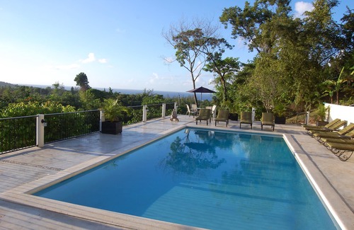 Runaway Bay Villa | Multilevel 8 br villa with fabulous views, members beach access