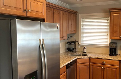 Henrico House | 🌞 Multiple Family Friendly, Modern Lake House On Deep-Water Cove, 2 Kayaks 🌞