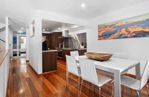 Thredbo Ski Chalet | ✨Mundarlu Private Chalet Prime Location✨nSleeps 6 |Woodridge Area |Walk to Lifts