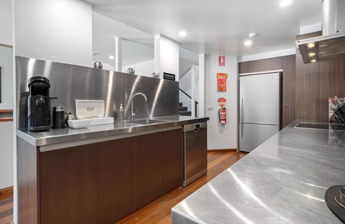 Thredbo Ski Chalet | ✨Mundarlu Private Chalet Prime Location✨nSleeps 6 |Woodridge Area |Walk to Lifts