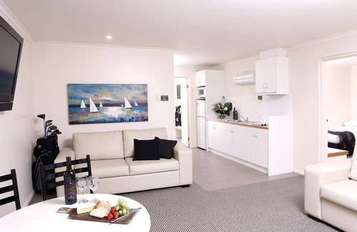 Swan Hill Hotel | Murray Downs Resort