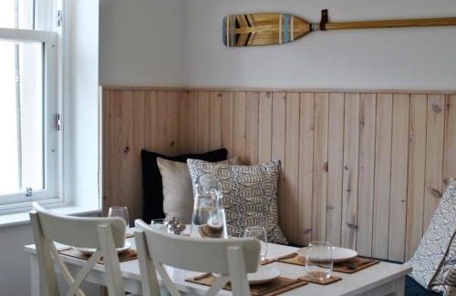 Anstruther Apartment | Murrays Neuk- stylish coastal apartment