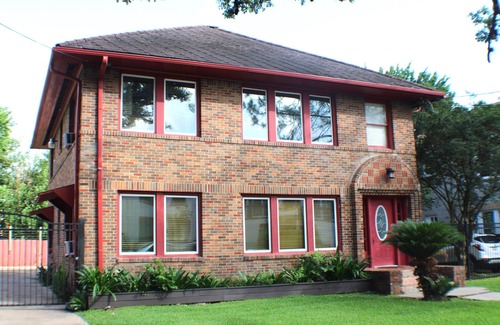 South Central Houston Apartment | Museum Dist - Comfy 2Br - FREE Park - 5StarHost