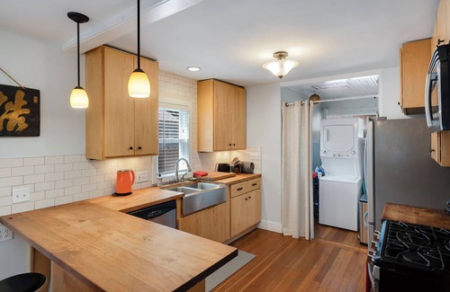 Martinez Park House | Music, Dining, CSU, Tasty Beer, Shopping and Sunshine!