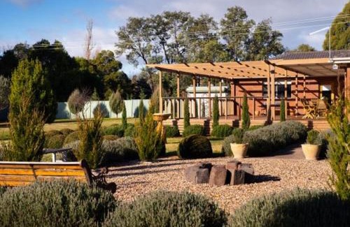 Muskvale House | Musk Vale Villa - dog friendly, 5 mins to town