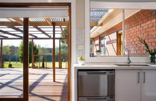 Muskvale House | Musk Vale Villa - dog friendly, 5 mins to town