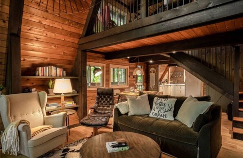 Huntsville Cabin | Muskoka A-Frame: Hot Tub, Pet Friendly, Near Beach