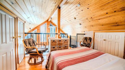 Muskoka Lakes Ski Chalet | Muskoka Lakefront 3-bdrm Chalet #90