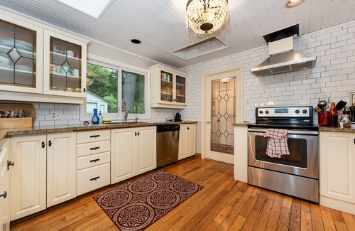 Gravenhurst Cottage | Muskoka; Large Comfortable Cottage with Rustic Flare-Lake Front, Hot Tub.
