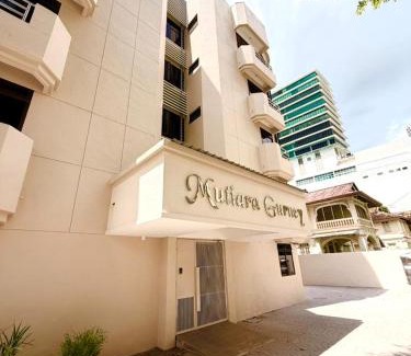 Downtown George Town House | Mutiara Gurney bySOL