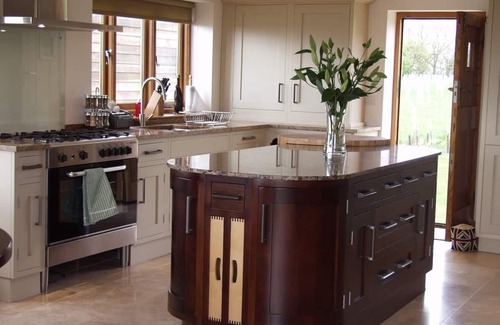 Moreton Valence House | Mutton Barn - The Best rural holiday property in Warwickshire - 10 Guest Unit