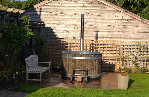 Moreton Valence House | Mutton Barn - The Best rural holiday property in Warwickshire - 10 Guest Unit