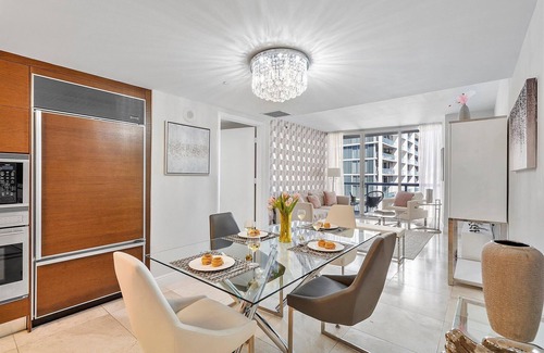 Downtown Miami Apartment | MVR - Ocean & River Views, Boutique Apt, SPA, Pool