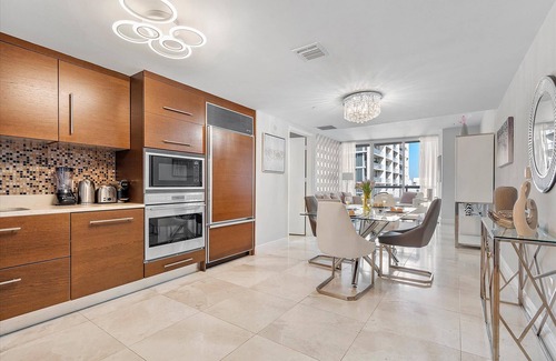 Downtown Miami Apartment | MVR - Ocean & River Views, Boutique Apt, SPA, Pool