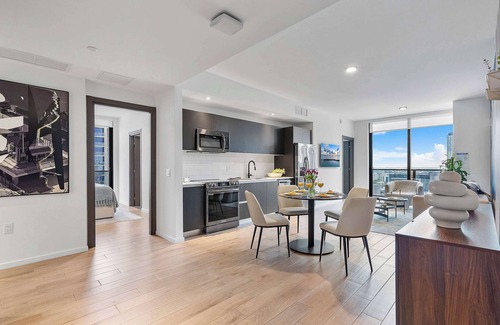 Downtown Miami Apartment | MVR Top-floor 3BR Stay with skyline views