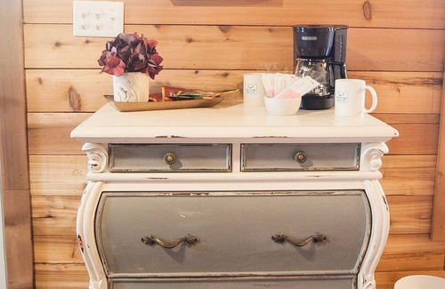 Driftwood Cabin | My Humble Abode - Cabins Onion Creek