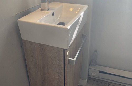Lynn Apartment | My peaceful one bedroom apartment has everything you need for your Lynn trip.
