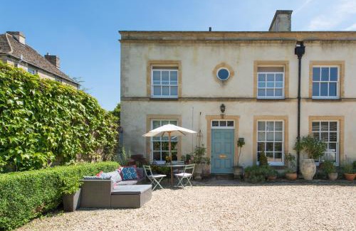Cirencester House | My Place Go - Cirencester