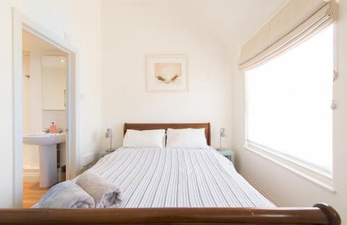 Cirencester House | My Place Go - Cirencester