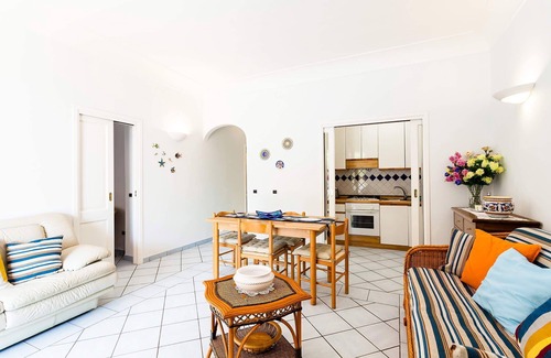 Positano House | My Rental Homes - Casa Dorothea 1 with shared pool, terrace, garden and sea view