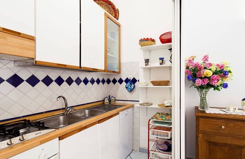 Positano House | My Rental Homes - Casa Dorothea 1 with shared pool, terrace, garden and sea view