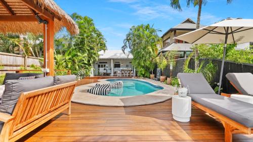 Holloways Beach Villa | Mylara Beachfront Holiday Home