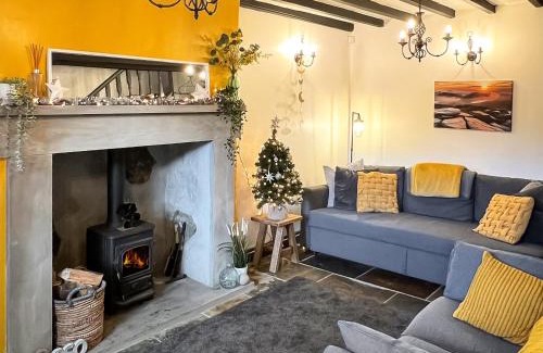 Trefor House | Mynydd A Mor, Mountains And Sea