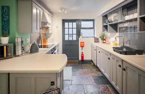 Trefor House | Mynydd A Mor, Mountains And Sea