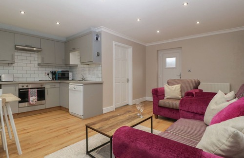 Nantgarw Cottage | MYRTLE COTTAGE, family friendly, with a garden in St Brides-Super-Ely