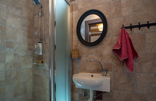 Artists Colony Bed & Breakfast | Myrtle the Turtle patio unit
