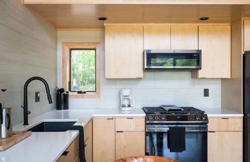 Cable House | Mysa Meadow House - Modern Ski/Bike Nature Oasis