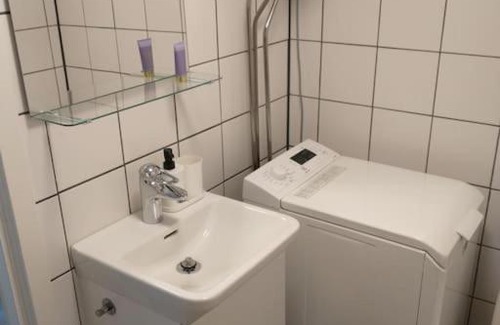 Ekbacken Apartment | Mysig studio med veranda och tvättmaskin
