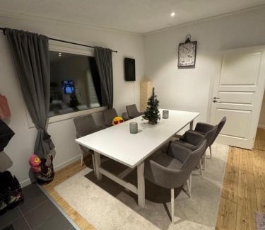 Orebro County House | Mysig stuga i Nävesta