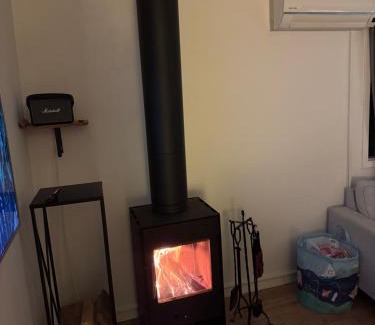 Orebro County House | Mysig stuga i Nävesta