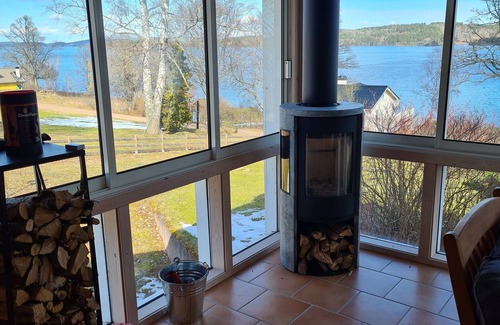 Ydre Municipality Cabin | Mysig Stuga på Stor Inhägnad Tomt. Bra för Barn & Hund. Sjöutsikt & Braskamin
