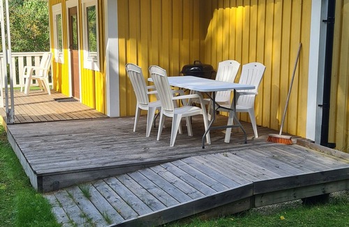Ydre Municipality Cabin | Mysig Stuga på Stor Inhägnad Tomt. Bra för Barn & Hund. Sjöutsikt & Braskamin