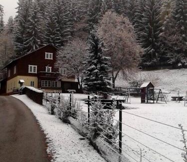 Cerny Dul House | Myslivna