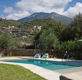 Lefktron Villa | Mythies - Holiday Houses in Mani