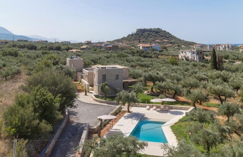Lefktron Villa | Mythies - Holiday Houses in Mani