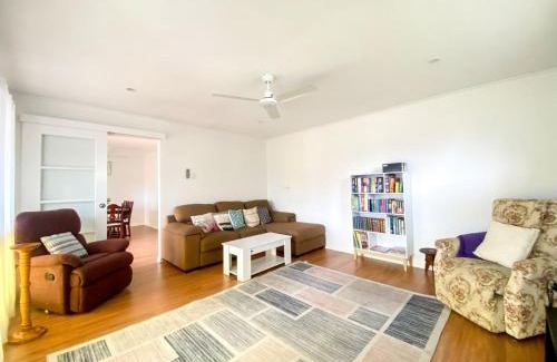 Traviston House | Myway - Burrum Heads - Close to Beach and Boat Ramp - 3BR