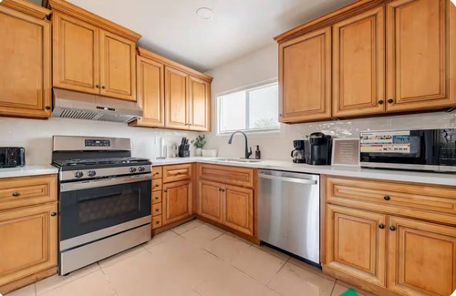 Harbor House | n“Charming 3BR Retreat-Family-Friendly-Near Top Attractions!
