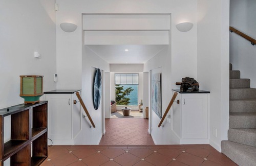 Sandy Bay House | n'Hakari' is a light filled, waterfront, spacious and serene home.nnnnn