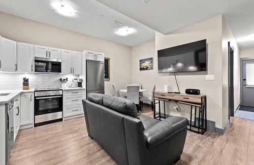 Kamloops House | "Luxury Redefined: Modern Suite with Hillside Serenity and Central location."