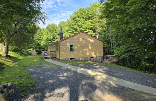 Town of Sharon House | n Relax with family or friends at this quiet & clean country 3 bedroom home