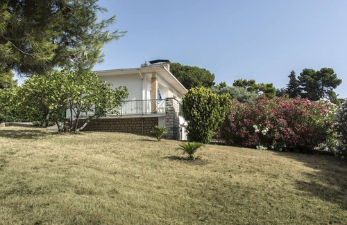 Villaggio Taunus Apartment | N122 - Numana, delightful single villa with garden