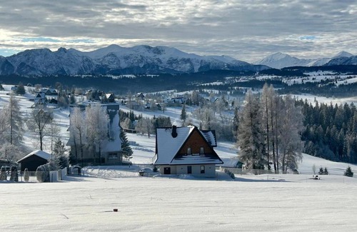 Czerwienne Ski Chalet | Na polanie